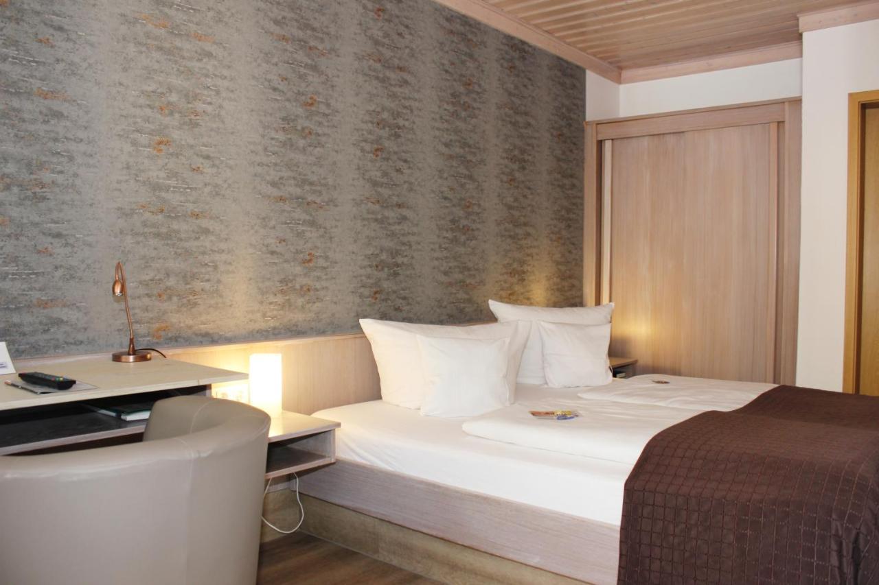 Landhotel Zum Boehm Roth  Zewnętrze zdjęcie