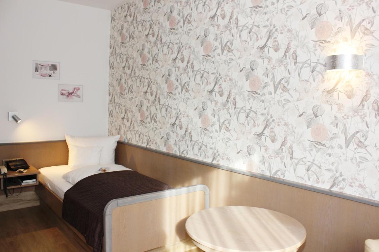 Landhotel Zum Boehm Roth  Zewnętrze zdjęcie